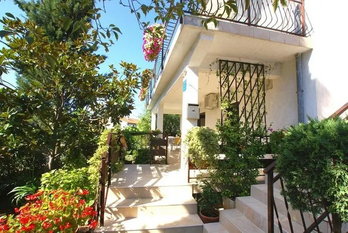 Apartments Ana Malinska - Image 1