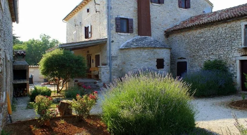 Holiday Home Pinezici - Image 1