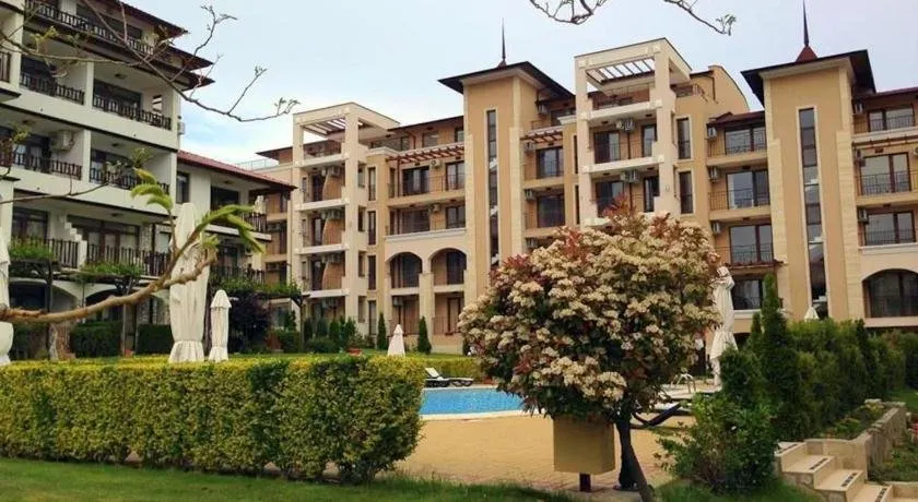Exclusive Apartment in Porto Paradiso - Image 1