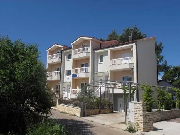 Apartments Mia Stari Grad - Image 1