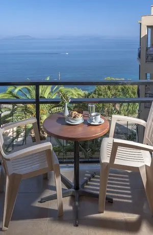 Belvedere Hotel - Image 1