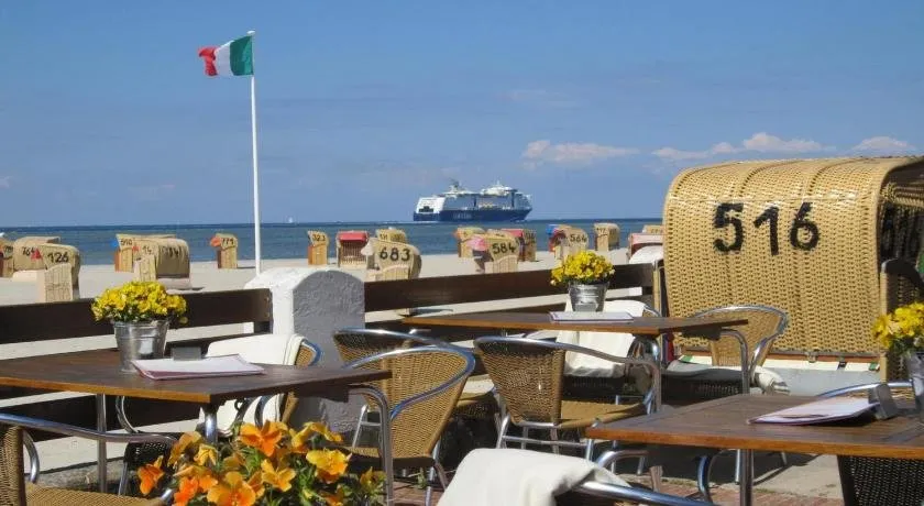 Strandhotel 39 - Image 1