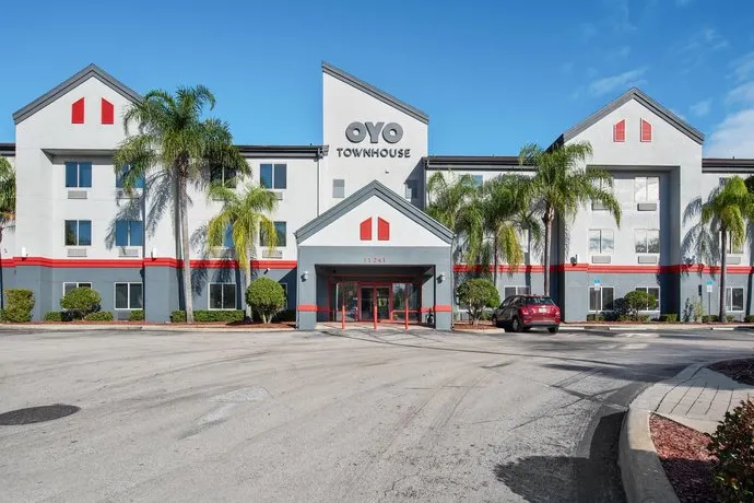 OYO Townhouse Orlando West - Image 1