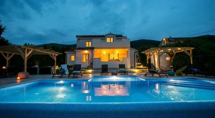 House Longo - Image 1