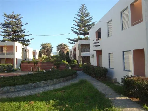 Colymbari Beach Hotel & Apartments - Image 1
