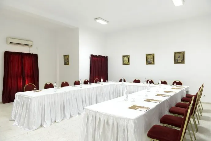 Hotel Vincci Marillia - Image 1