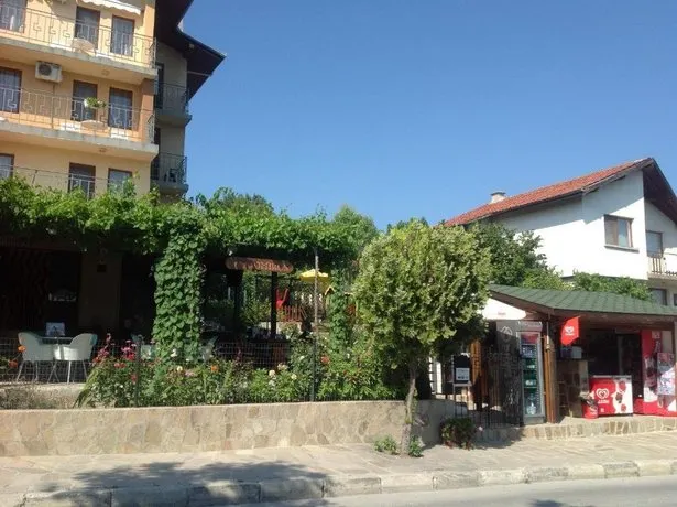 Omiros Family Hotel - Image 1