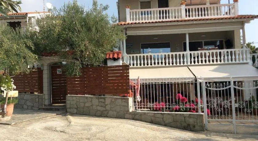 Villa Hello - Image 1