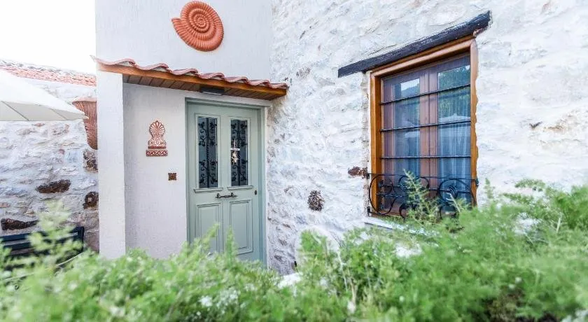Restored 1902 stone house with superb sea view - Image 1