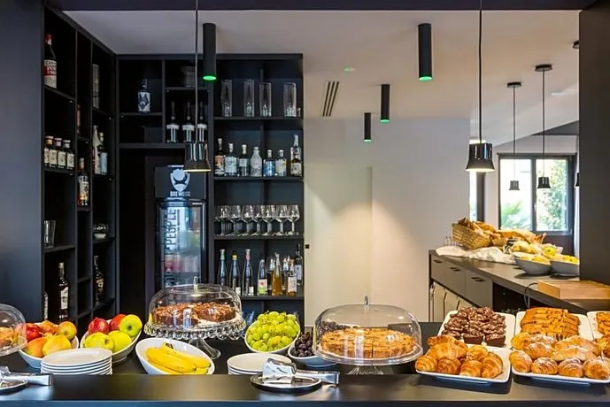 Hotel Ideal - Image 1