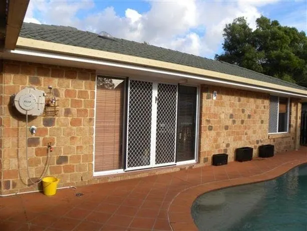 Lovely Lennox Head Stays - Image 1