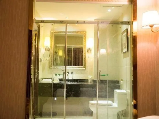 Yifeng Hotel (Wenli College Honghe Campus Store) - Image 1