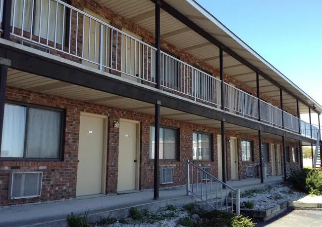 Thunderbird Motor Inn - Image 1