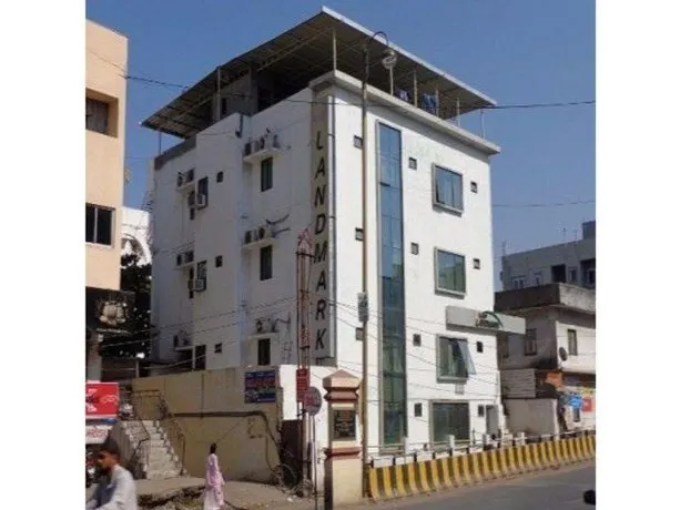 Vista Rooms at Orion College - Image 1