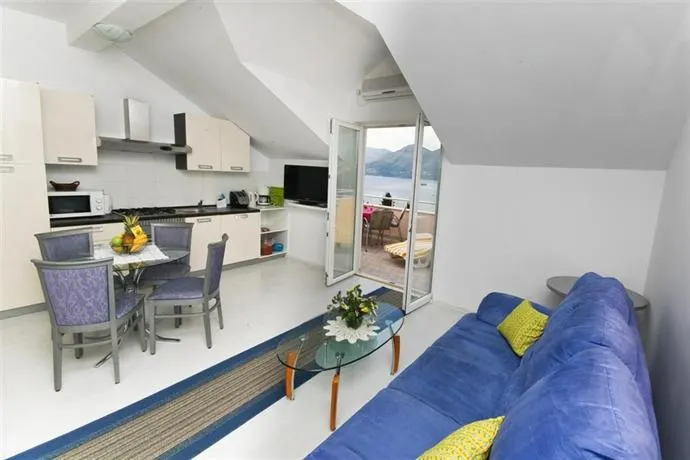 Villa Ana Apartments - Image 1