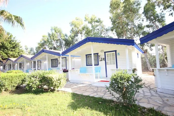 Mavi Beyaz Hotel & Beach Club - Image 1