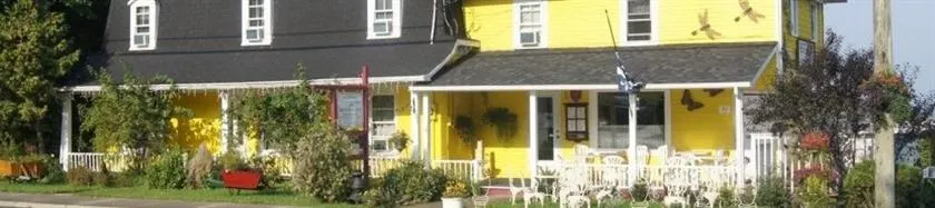 Auberge Sainte-Catherine-de-Hatley - Image 1