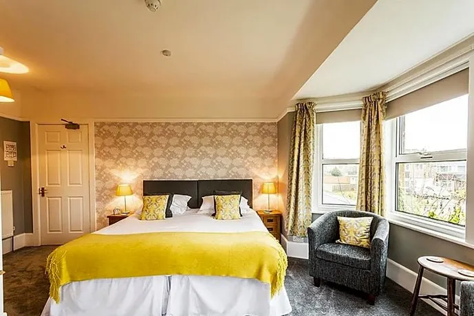 Aquila Heights Guest House - Image 1