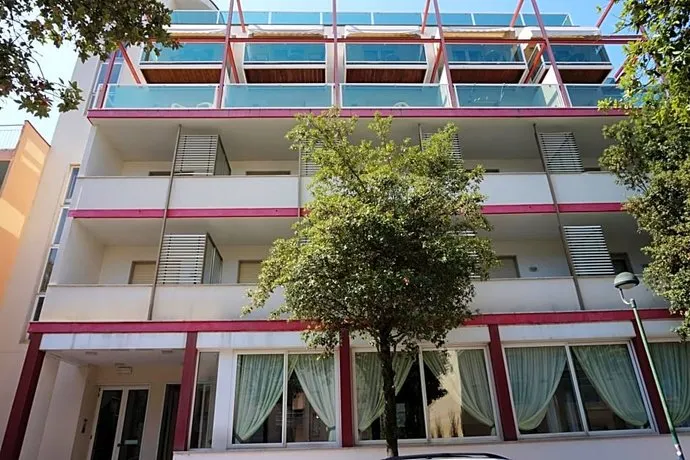 Hotel Flora - Image 1