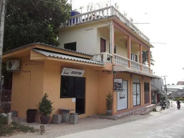 Sleep Tight Hostel at Koh Phangan - Image 1
