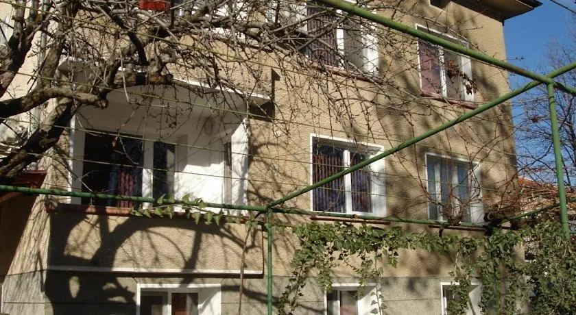 Guest House Tsvetanski - Image 1