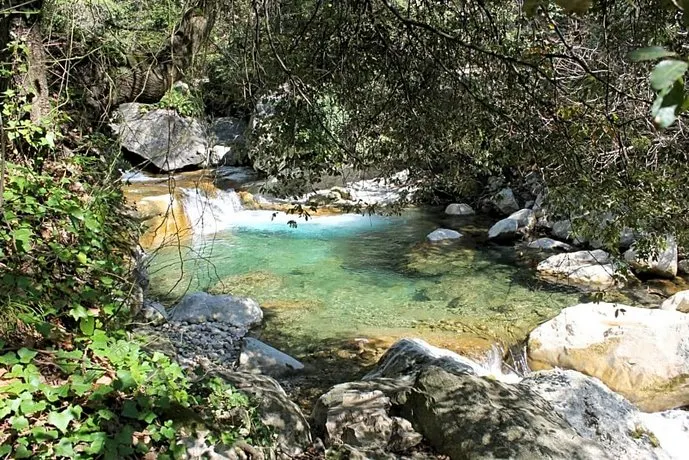 Au Pied Des Baous - Image 1