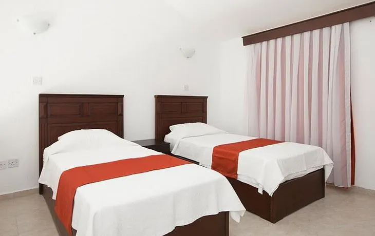 Rose Gardens Hotel - Image 1