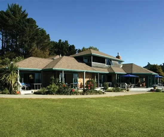 Kuaotunu Bay Lodge - Image 1