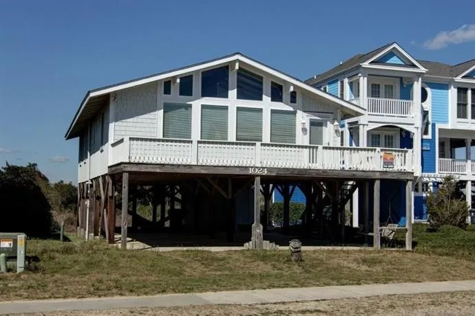 Paper Chase 4 Br home by RedAwning - Image 1