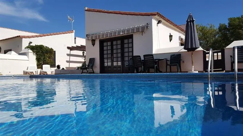 Exclusively located Golf Villa with heated pool - Image 1