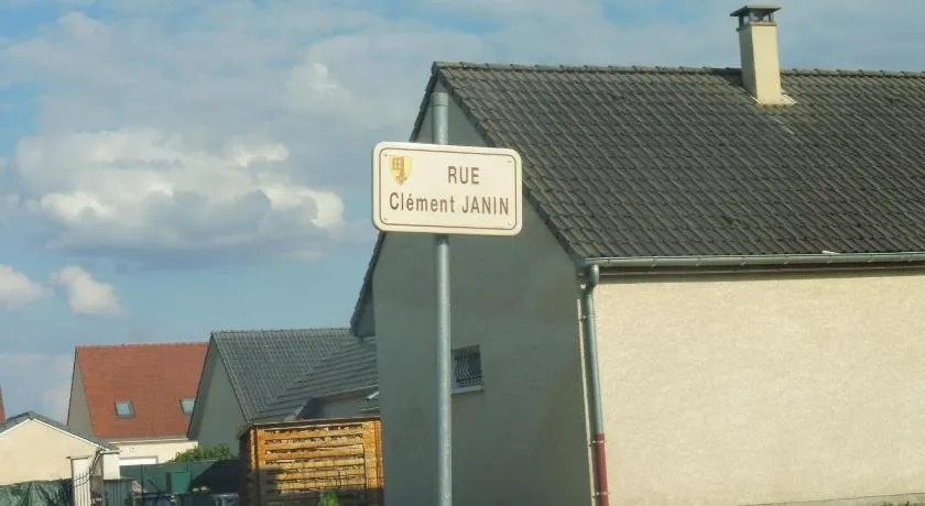 4 Chambres Meublees Et Un Seul Studio Avec Petite Cuisine - Image 1