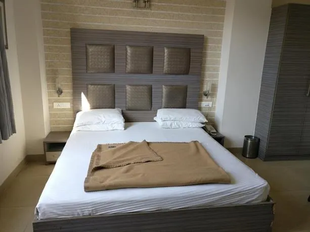 Hotel Ganga Residency - Image 1