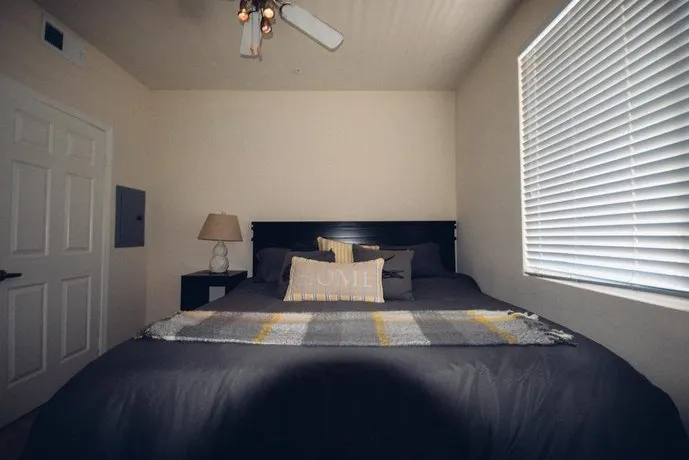Awesome Stay at Hollywood 3 - Image 1