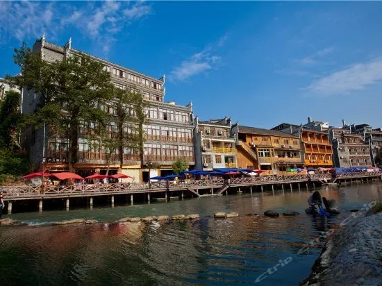 Riverbank Holiday Hotel - Image 1