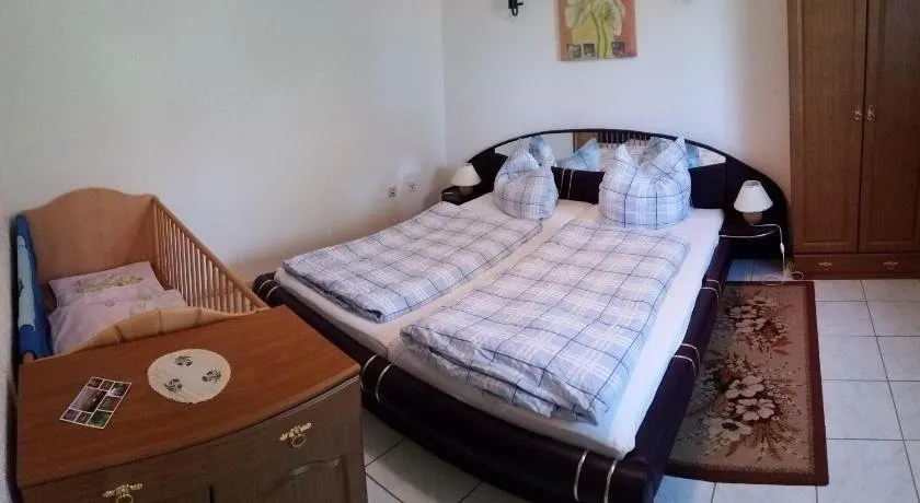 Ferienwohnung-Bluetenzauber-bis-4-Personen - Image 1