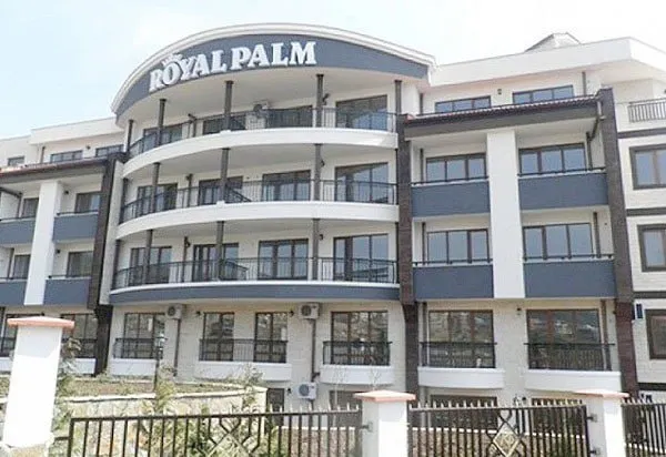 Royal Palm Apartments - Image 1