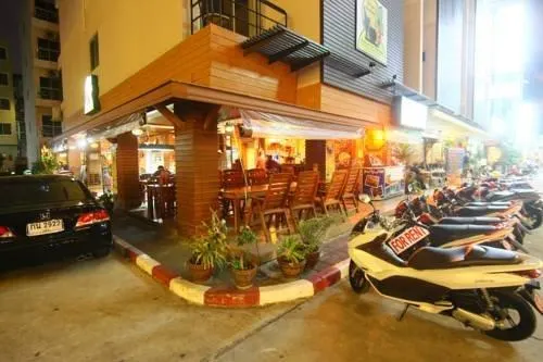 Patong Wannee Hotel - Image 1