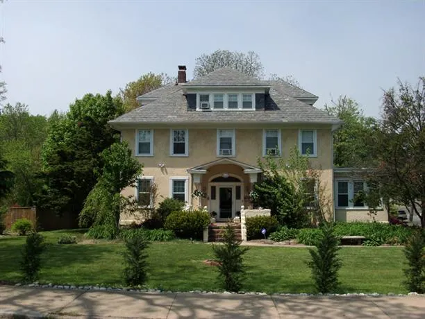 Paradise Bed and Breakfast - Image 1