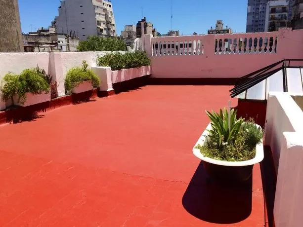 Waikiki Hostel - Image 1