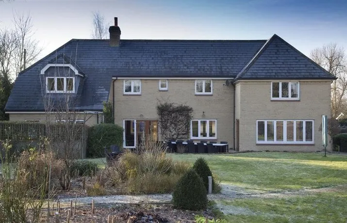 Kingfisher Cambridge South Country House - Image 1