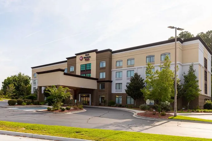 Best Western Plus North Savannah - Image 1