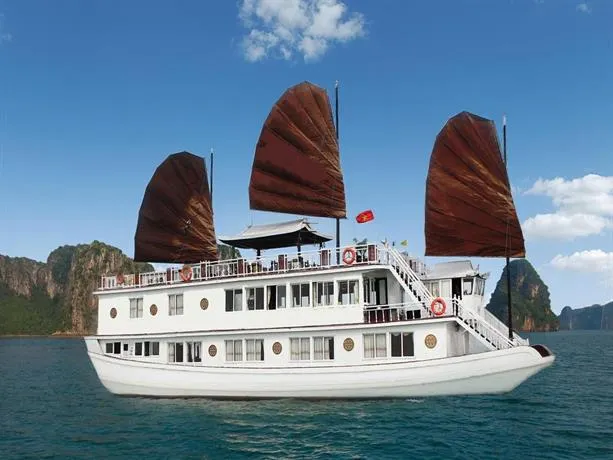 Elizabeth Sails - Image 1