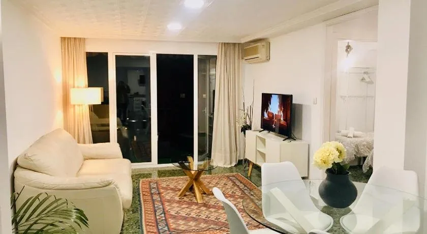 Spacious apartment with terrace - Near Málaga city center - Image 1