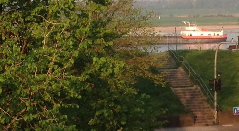 Große Ferienwohnung an der Rheinpromenade three - Image 1