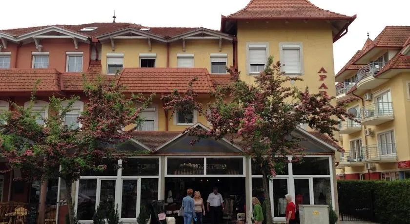 Hürkecz Apartmanház - Image 1