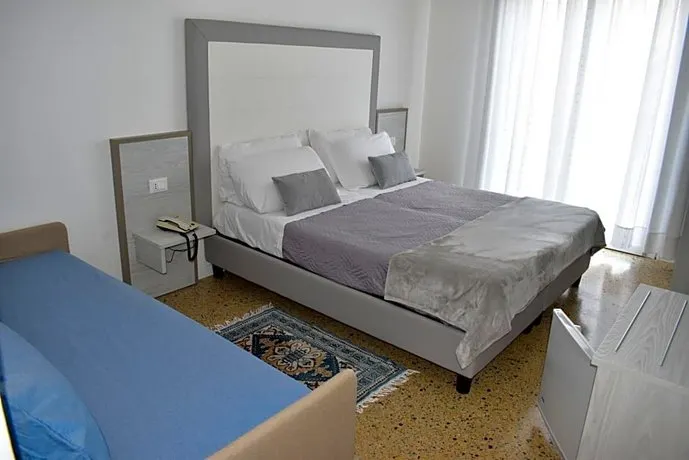 Hotel Edelweiss - Image 1