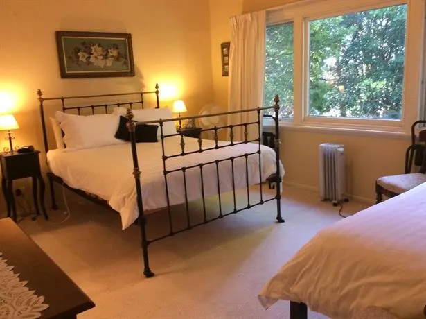 Litchfield Lodge - Image 1