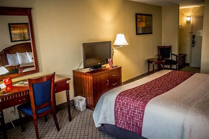 Clarion Inn & Suites - Image 1