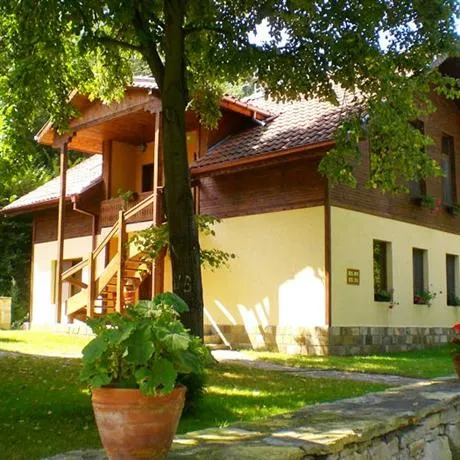 Bryasta Hotel & Restaurant - Image 1
