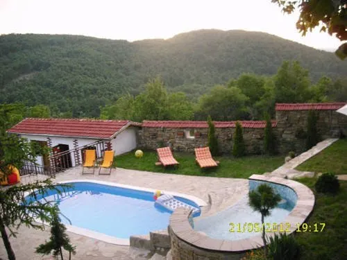 Guest House Bukovets - Image 1